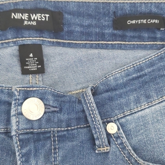 *NWT* NINE WEST Chrystie Capris, Light Wash, size 4 - Picture 4 of 5
